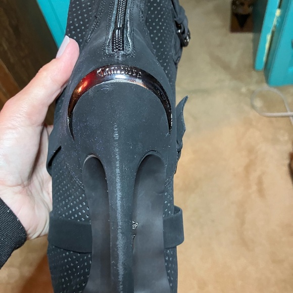 Juicy Couture size 9.5 Unique Summer 11” tall mesh toeless boots - Picture 4 of 16